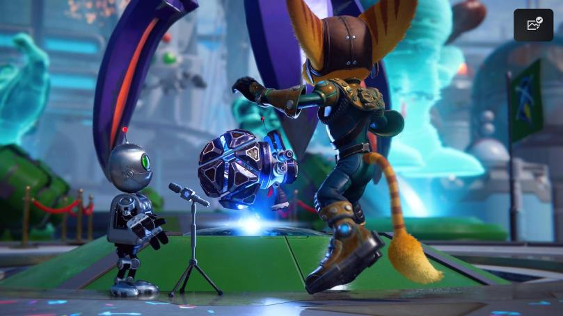 Screenshot showing a claw of Dr. Nefarious ship stealing the Dimensionator in front of Ratchet and Clank during the celebration.
