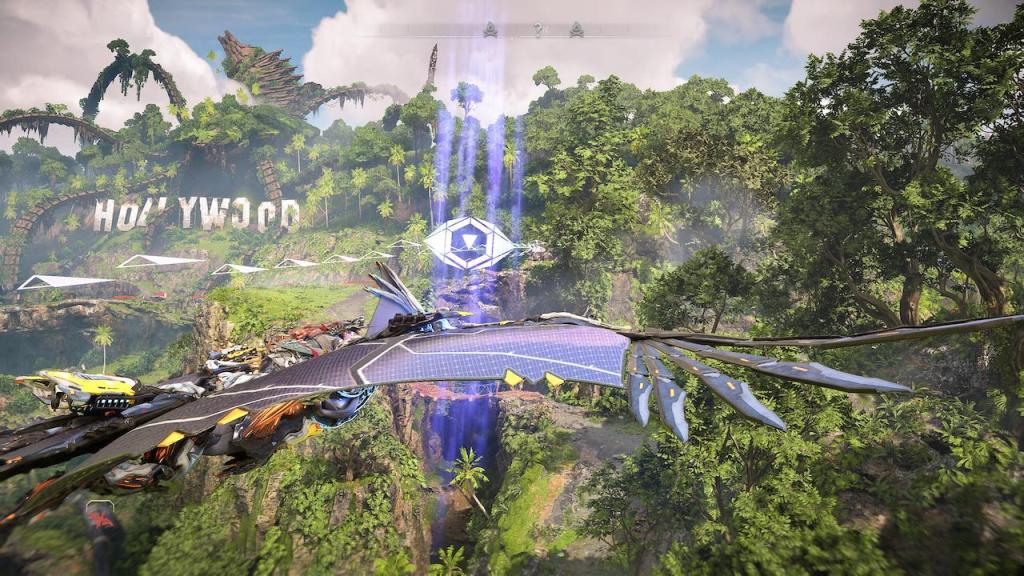 Aloy flying a Sunwing towards the last checkpoint of an Aerial Capture near the overgrown remains of the Hollywood sign.